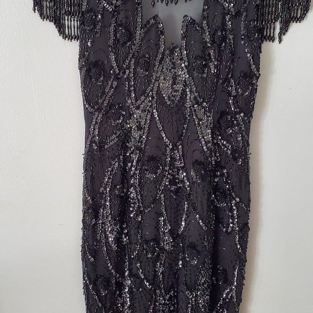 Black flapper Beaded dress. Eyelet closure needs to be sewen , open back size 6